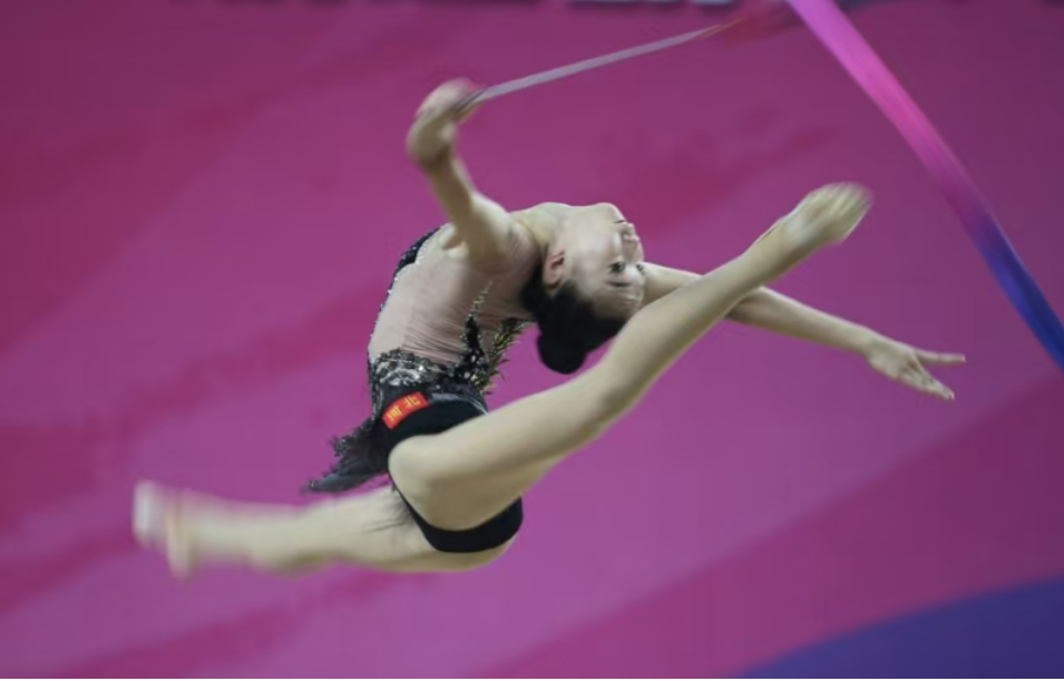 开云体育登录-体操球员突破自我，表现堪称完美的简单介绍