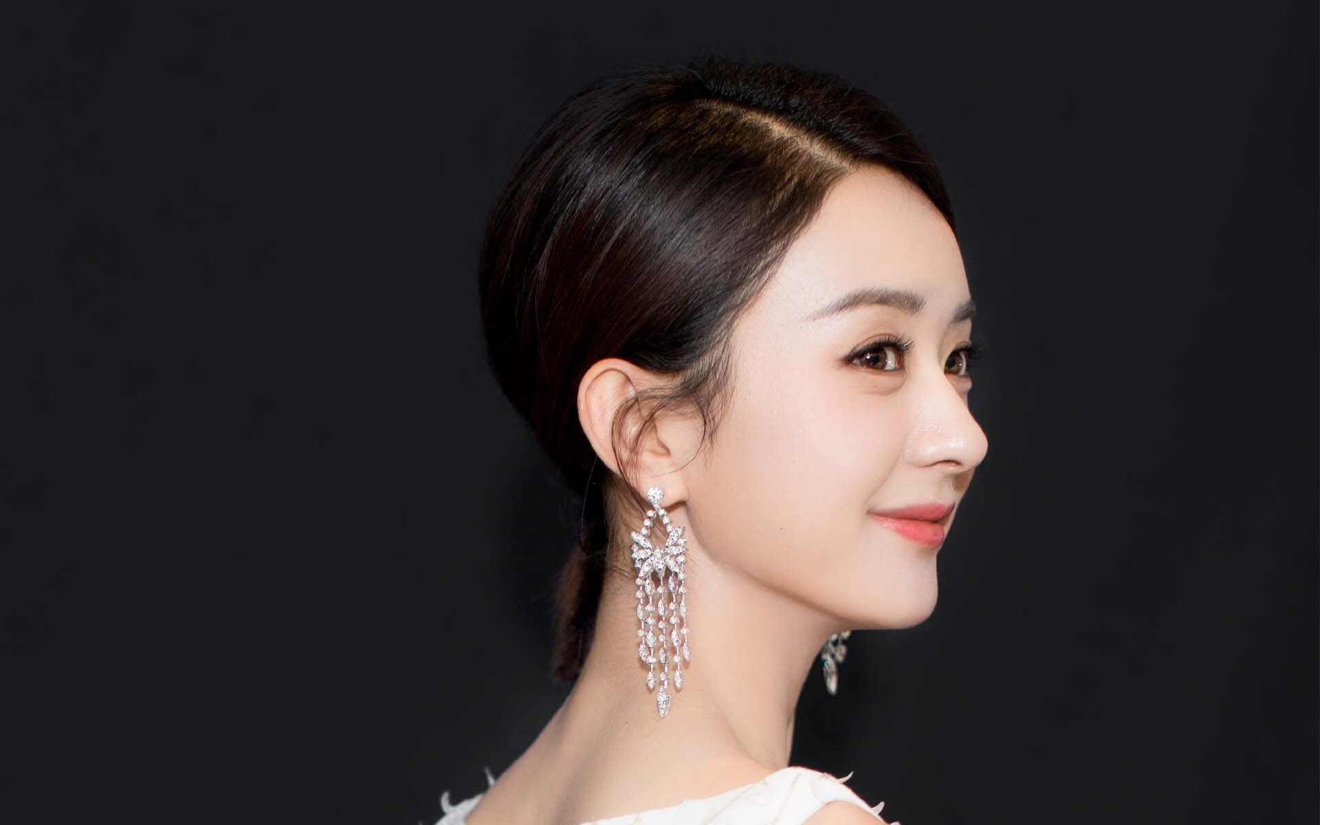 存在感拉满的富安健洋与瑞典的碾压式胜利，足球场上的唯一性演绎