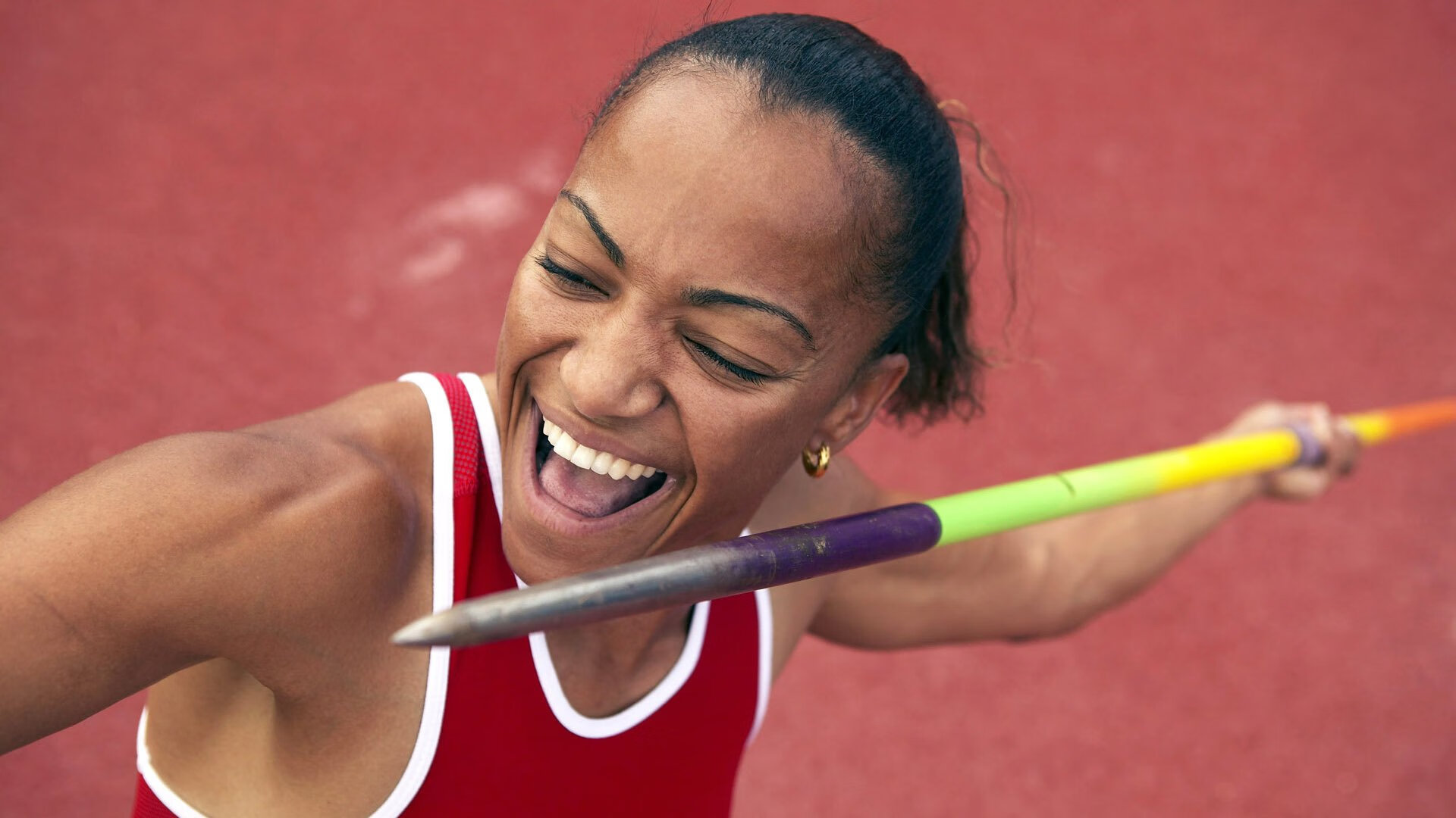 极速决胜时刻，从F1年度争冠焦点战到雷霆加时胜新疆的竞技哲学