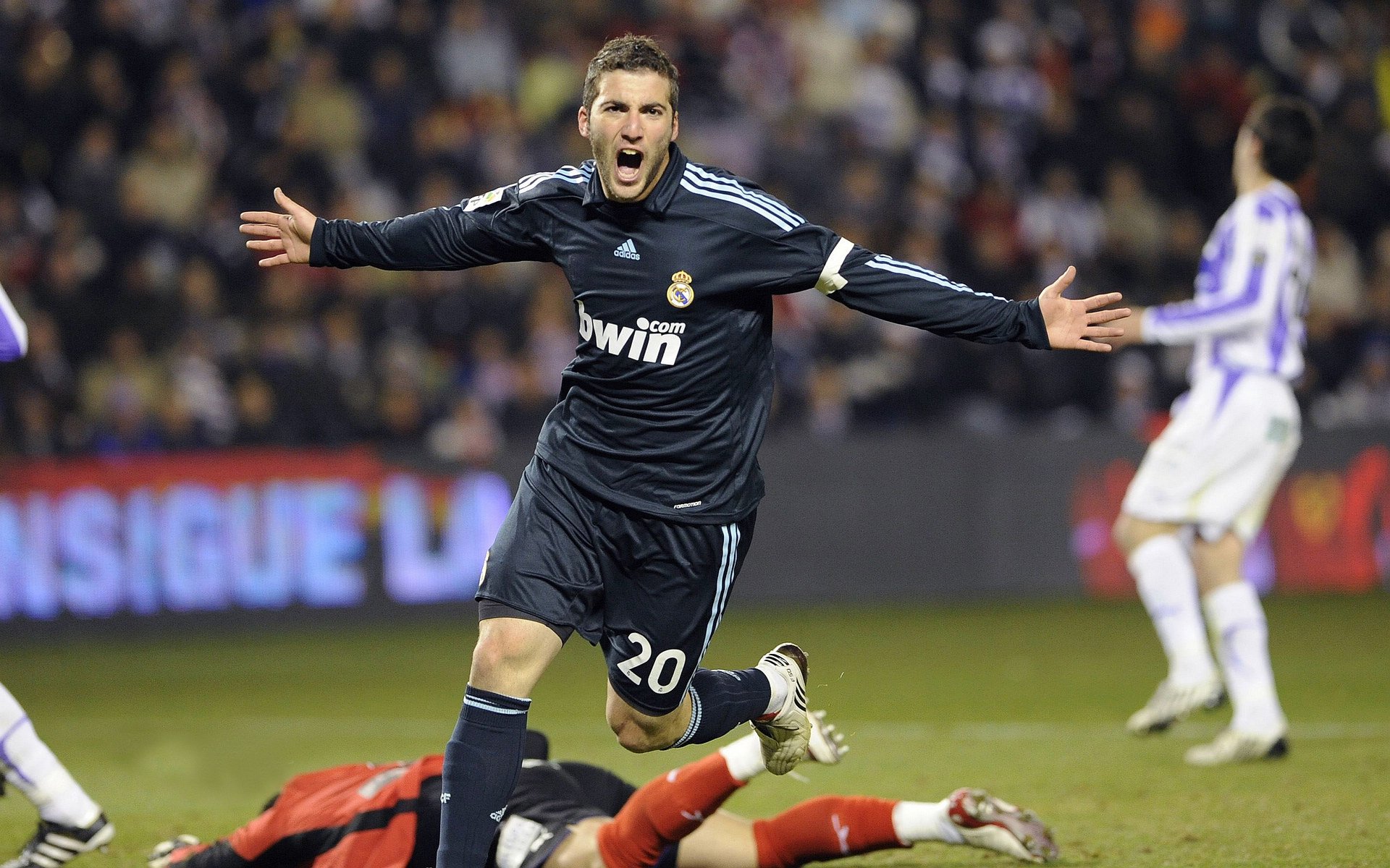 错位的绝杀，奥亚尔萨瓦尔爆发与一场时空缝隙中的足球奇迹